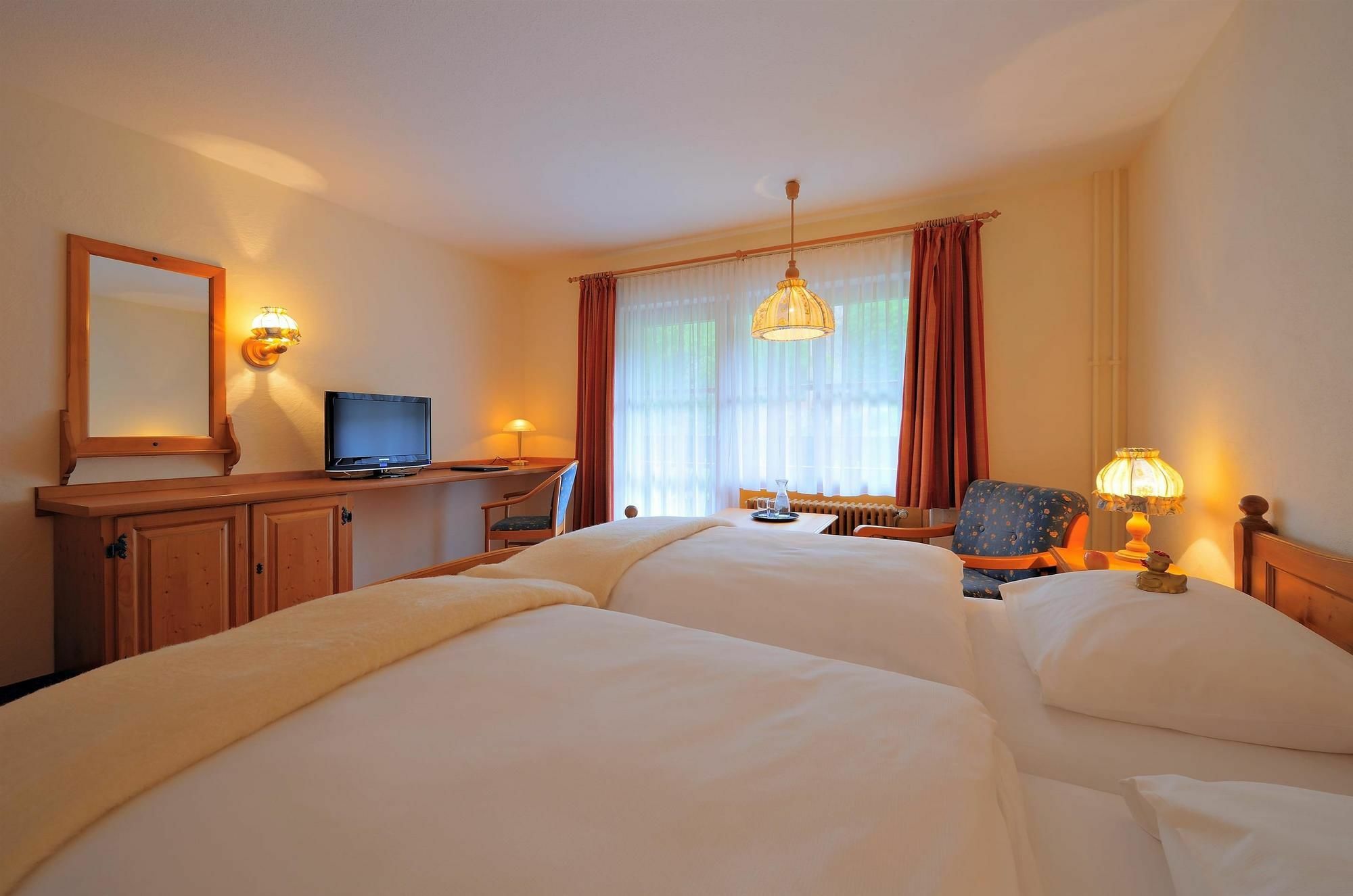 Hotel Hofgut Sternen Breitnau Room photo